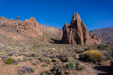 Volkanik dağ Roques de Gracia ve Roque Cinchado arasındaki Katedral Tenerife, Kanarya Adaları 'ndaki Teide' nin doğal halidir.