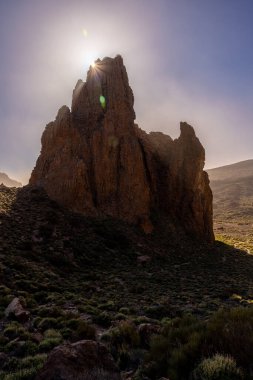 Volkanik dağda gün batımı Roques de Gracia ile Roque Cinchado arasındaki Katedral Tenerife, Kanarya Adaları 'ndaki Teide' nin doğal halidir.