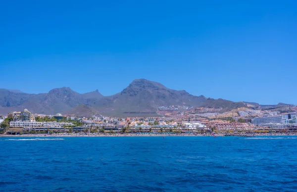 加那利群岛Tenerife以南的一艘船上俯瞰Costa Adeje的全景 — 图库照片