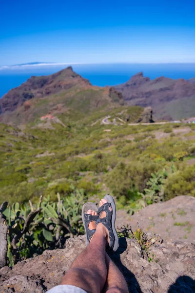Mladý Muž Sedící Horském Městečku Masca Severu Tenerife Kanárských Ostrovech — Stock fotografie