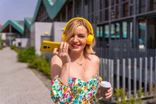 Pretty Blonde Woman Walking Sending Voice Note Phone City Yellow — Fotografia de Stock