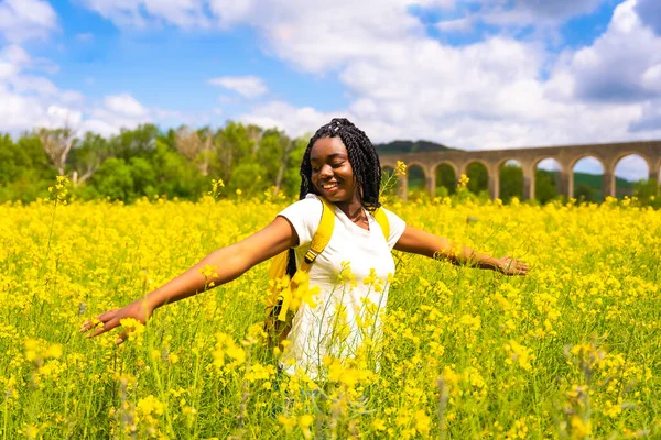Enjoying Freedom Black Ethnic Girl Braids Traveler Field Yellow Flowers — Photo