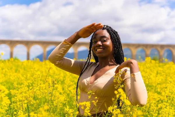 Lifestyle Portrait Black Ethnic Girl Braids Field Yellow Flowers — Photo