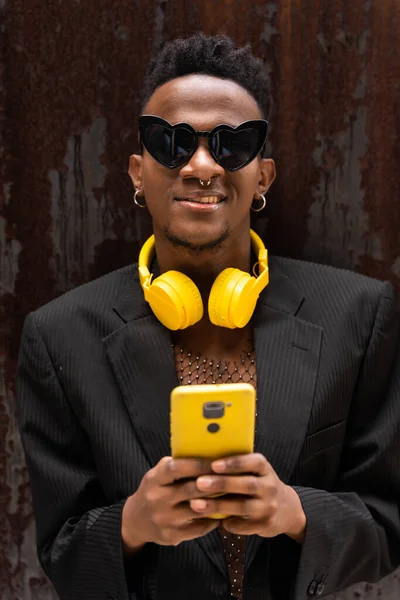 Black Ethnic Man Listening Music Wireless Yellow Headphones — kuvapankkivalokuva