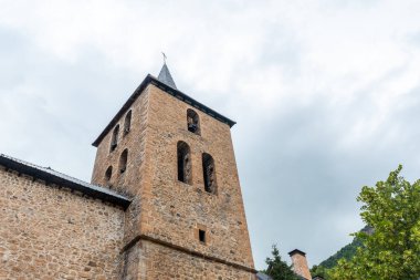 Pirenelerdeki geleneksel Panticosa dağ köyü Kilisesi 'nin ayrıntıları. Huesca. İspanya
