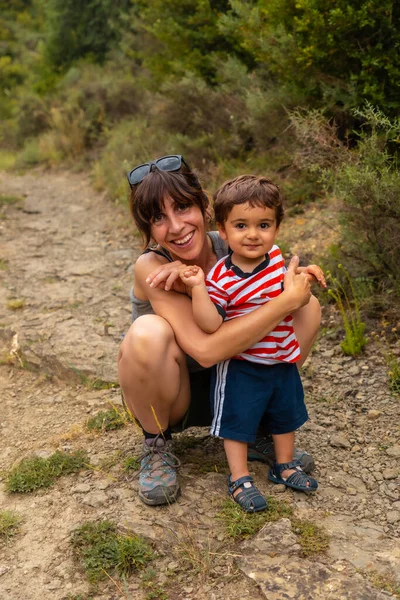 Woman Her Son Sabianigo River Pyrenees — Zdjęcie stockowe