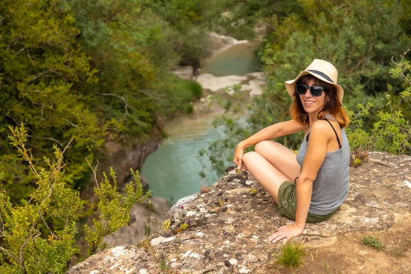 Portrait Woman Hat Enjoying Peace Nature Pyrenees Panticosa — Fotografia de Stock