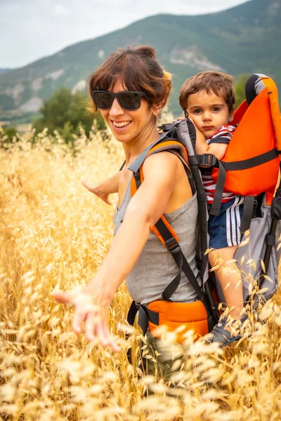 Portrait Woman Her Son Backpack Field Yellow Wheat Grain Ready — 스톡 사진