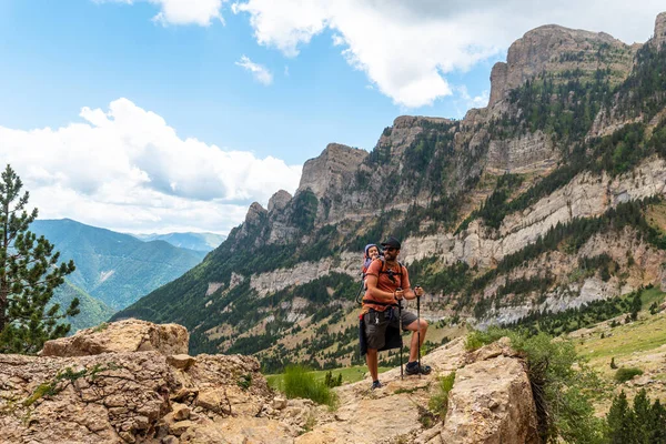Hiker Father His Son Backpack Trek Pyrenees Huesca Spain — Foto de Stock