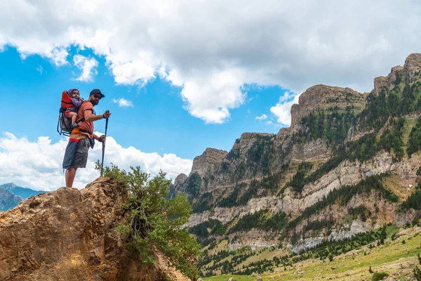 Father Nature His Son Backpack Trekking Pyrenees Huesca Spain — Foto de Stock