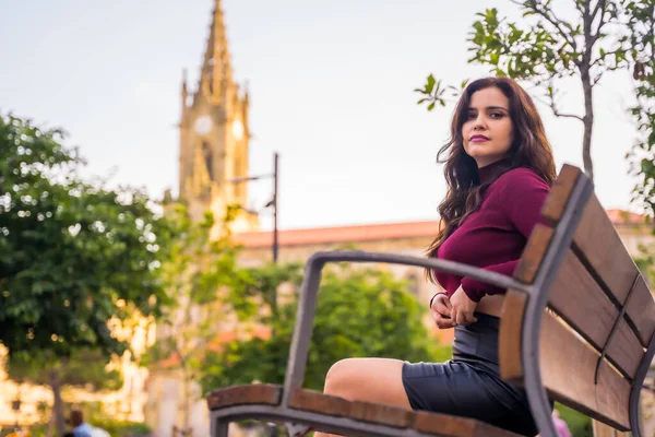 Portrait Brunette Woman Leather Skirt Sitting City Lifestyle Fashion Pose — Stok fotoğraf
