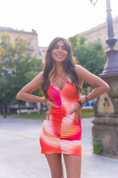 Woman Short Red Orange Summer Dress Enjoying Summer Park — Foto Stock