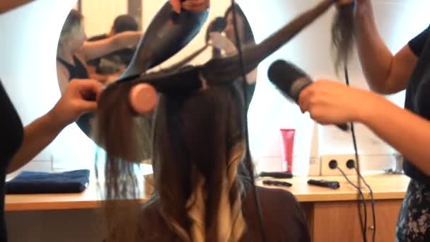 Portrait Brunette Girl Sitting Beauty Salon Dryer Hairdressing — Videoclip de stoc