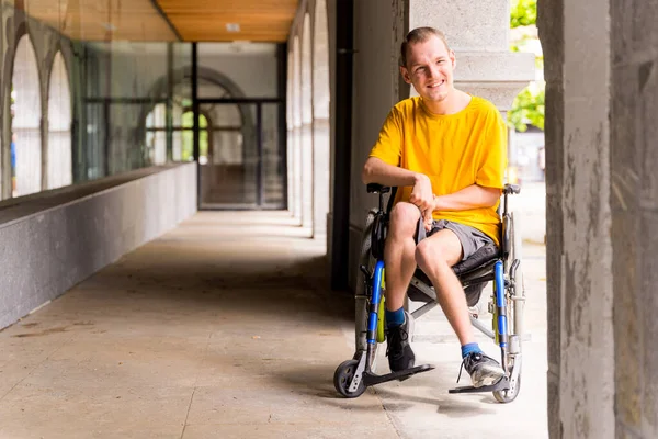 Portrait Disabled Person Wheelchair Smiling Next Some Columns Doorway — Stockfoto