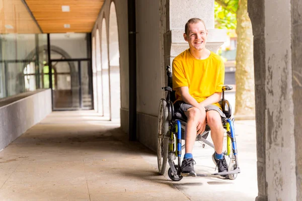 Portrait Disabled Person Wheelchair Smiling Next Some Columns Doorway — Stockfoto