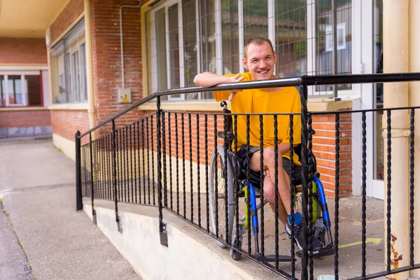 Portrait Disabled Person Dressed Yellow Wheelchair School Smiling — Stock Photo, Image