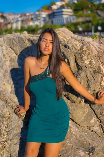 Portrait Young Latin Woman Enjoying Summer Green Dress Sea — 图库照片