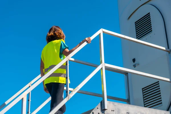 Woman Worker Wind Farm Green Energy Climbing Stairs Turbine Technical — Fotografia de Stock