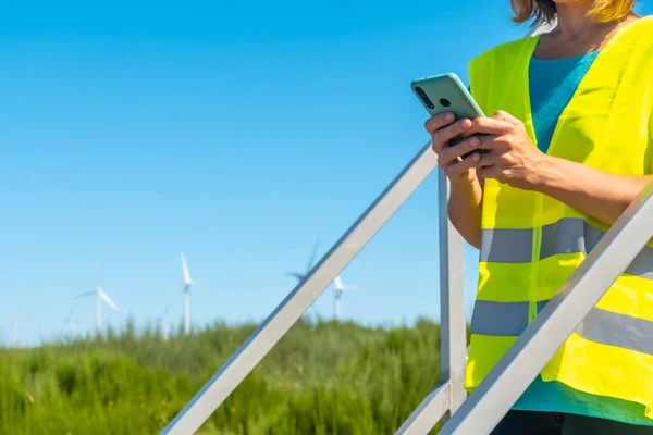 Woman Worker Wind Farm Green Energy Technical Review Phone Her — Fotografia de Stock