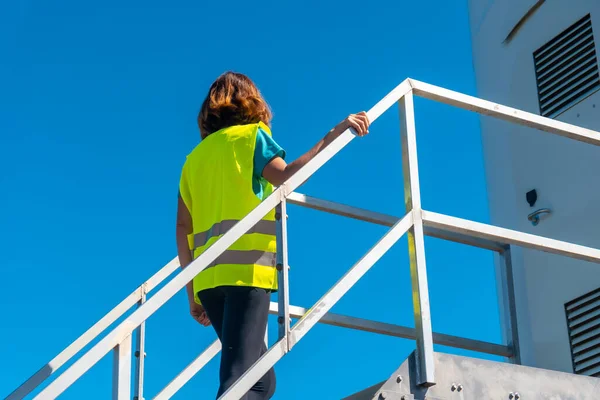 Woman Worker Wind Farm Green Energy Climbing Stairs Turbine Technical — Fotografia de Stock