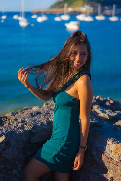 Portrait Young Latin Woman Enjoying Green Dress Summer Vacations — Foto de Stock