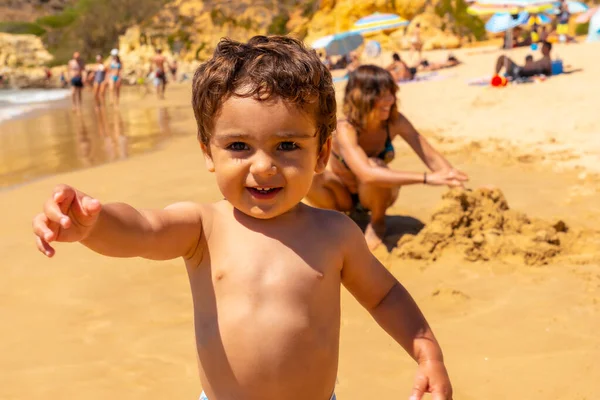 Playing Sand Beach Praia Barranco Das Belharucas Albufeira Algarve Portugal — Zdjęcie stockowe