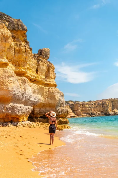 Strolling Summer Vacation Beach Praia Coelha Algarve Albufeira Portugal — Stockfoto