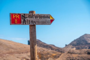 Pr8 footpath plaque from Ponta de Sao Lourenco in summer towards Cais do Sardinha, Madeira coast