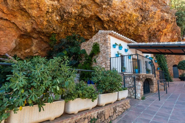 Una Casa Bajo Una Cueva Municipio Mijas Málaga Andalucía — Foto de Stock
