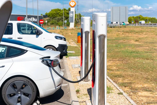 Tesla Carro Carregamento Carro Elétrico Carros Futuros Mobilidade Ecológica Sem — Fotografia de Stock