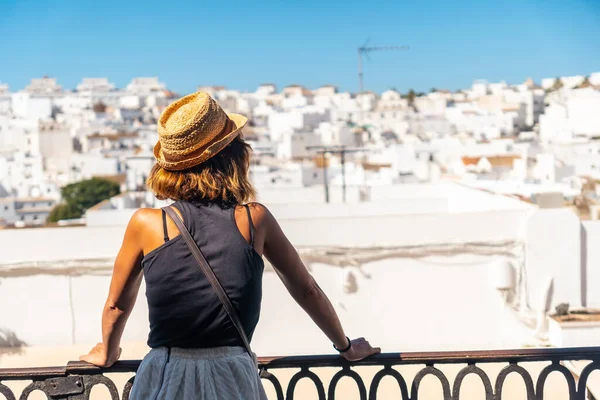 Jovem Turista Miradouro Olhando Para Belas Casas Brancas Vejer Frontera — Fotografia de Stock