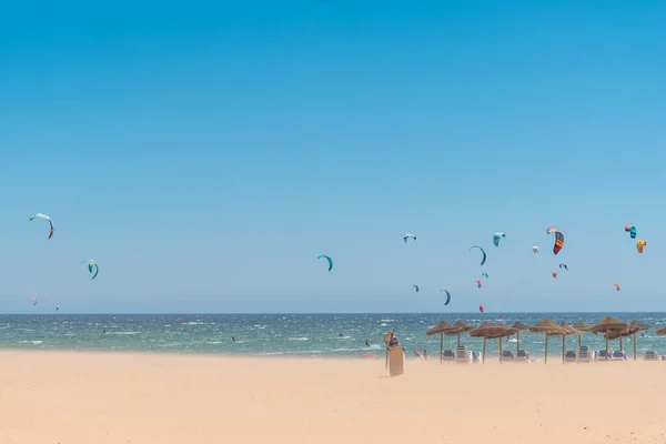 Mattinata Ventosa Ideale Kitesurf Spiaggia Sport Estremi Adrenalina Volare — Foto Stock