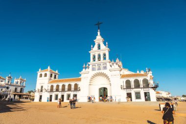 Kilisenin içindeki kilisenin ayrıntıları ve El Rocio tapınağındaki bakire. Huelva. Endülüs