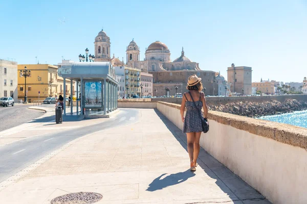 Jovem Turista Que Visita Cidade Cádiz Catedral Andaluzia — Fotografia de Stock