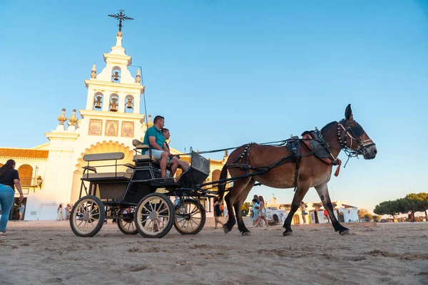 Turistas Caballo Atardecer Santuario Rocío Fiesta Del Rocío Huelva — Foto de Stock