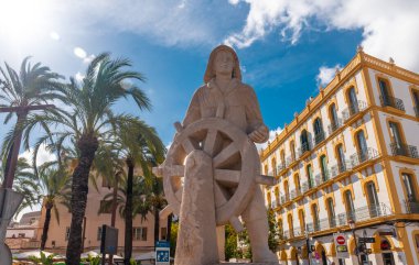 Balear Adaları 'ndaki İbiza şehrindeki Deniz İnsanları Anıtı