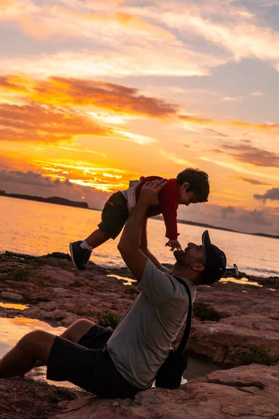 Solnedgång Ibiza Semester Ung Far Med Sin Son Har Roligt — Stockfoto