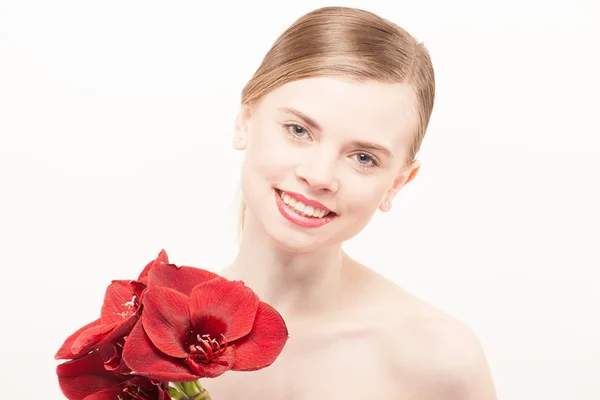 Portret van mooie jonge vrouw met schoon gezicht. hoge belangrijkste schot — Stockfoto