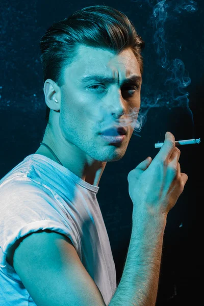 Rygende mand , - Stock-foto