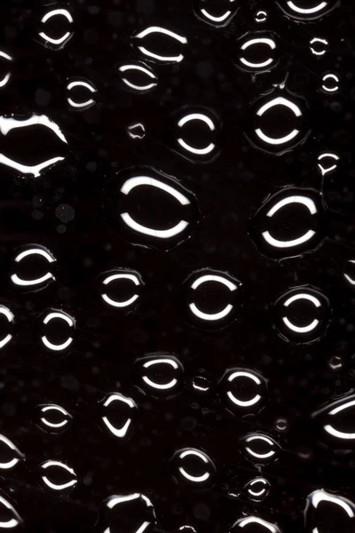 Gotas de agua sobre vidrio negro — Foto de Stock