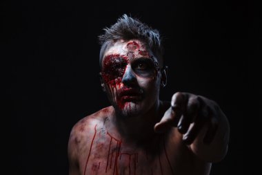 korkunç zombi