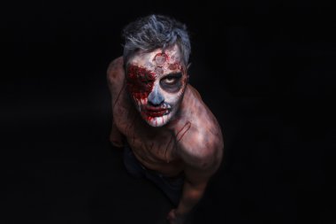 korkunç zombi