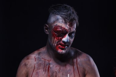korkunç zombi