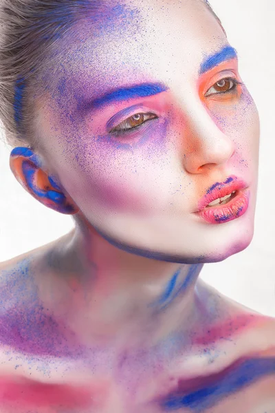 Schöne junge Frau mit kreativem Make-up, Schönheitsporträt — Stockfoto