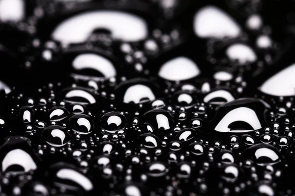 Gotas de agua en negro — Foto de Stock