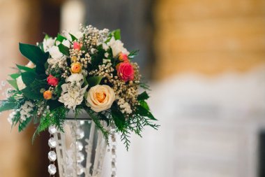 bir vazoda çiçekler düğün