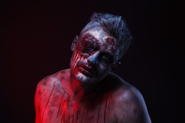 korkunç zombi