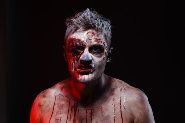 korkunç zombi