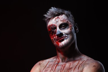 korkunç zombi