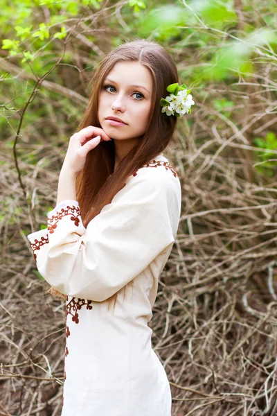 Portrait of beautiful girl in spring — Stock Photo, Image